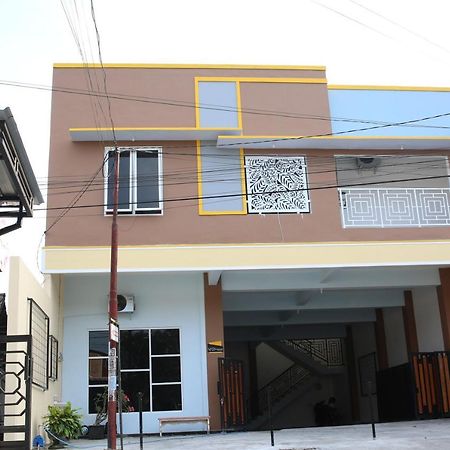 Reddoorz Syariah Near Suncity Mall ماديون المظهر الخارجي الصورة