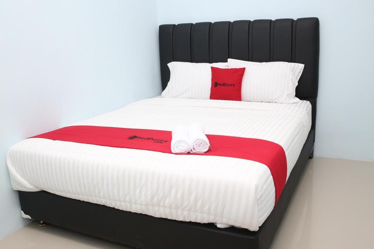 Reddoorz Syariah Near Suncity Mall ماديون المظهر الخارجي الصورة