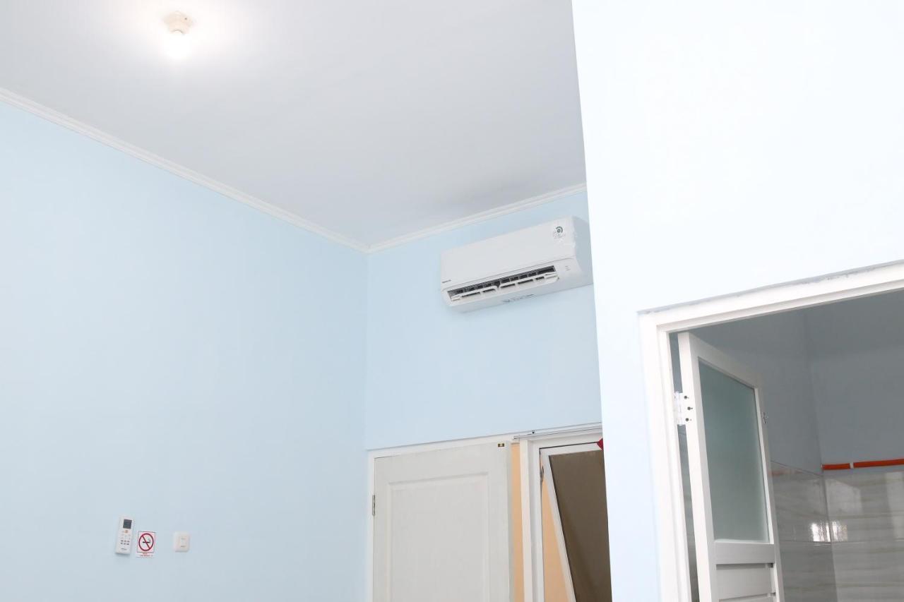 Reddoorz Syariah Near Suncity Mall ماديون المظهر الخارجي الصورة