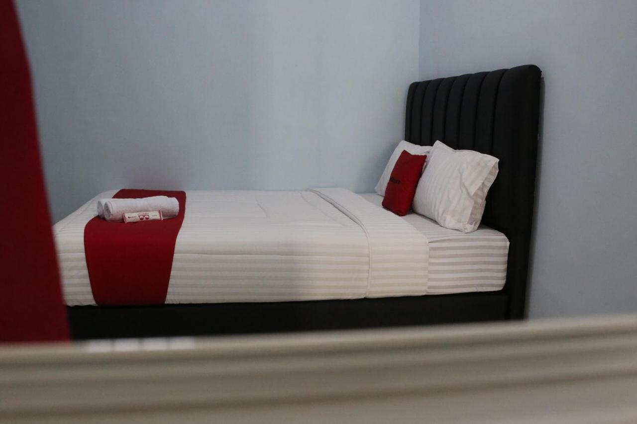 Reddoorz Syariah Near Suncity Mall ماديون المظهر الخارجي الصورة