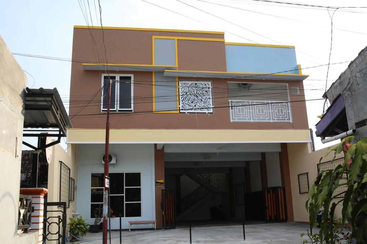 Reddoorz Syariah Near Suncity Mall ماديون المظهر الخارجي الصورة