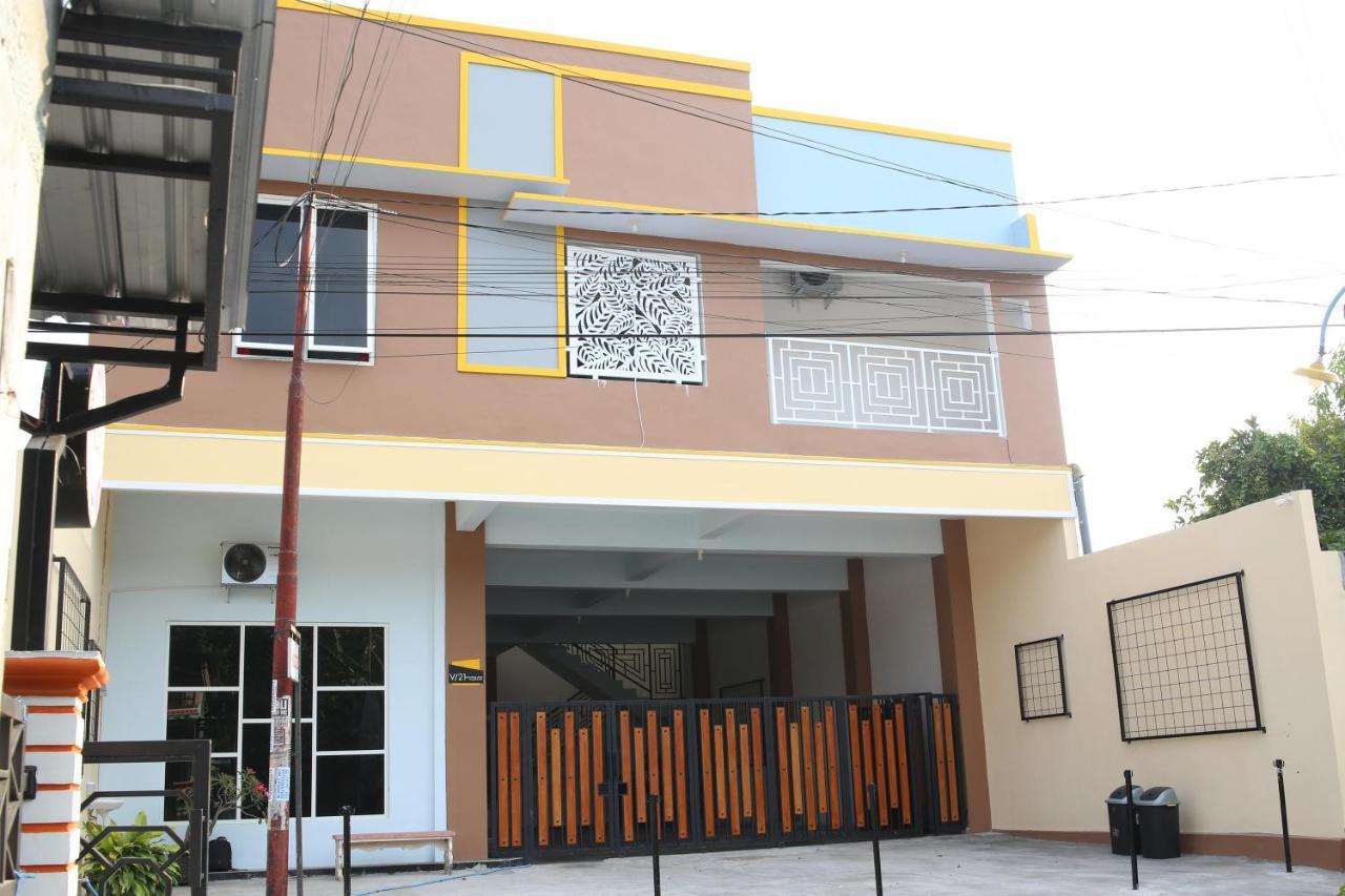 Reddoorz Syariah Near Suncity Mall ماديون المظهر الخارجي الصورة