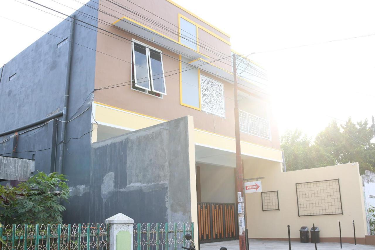 Reddoorz Syariah Near Suncity Mall ماديون المظهر الخارجي الصورة