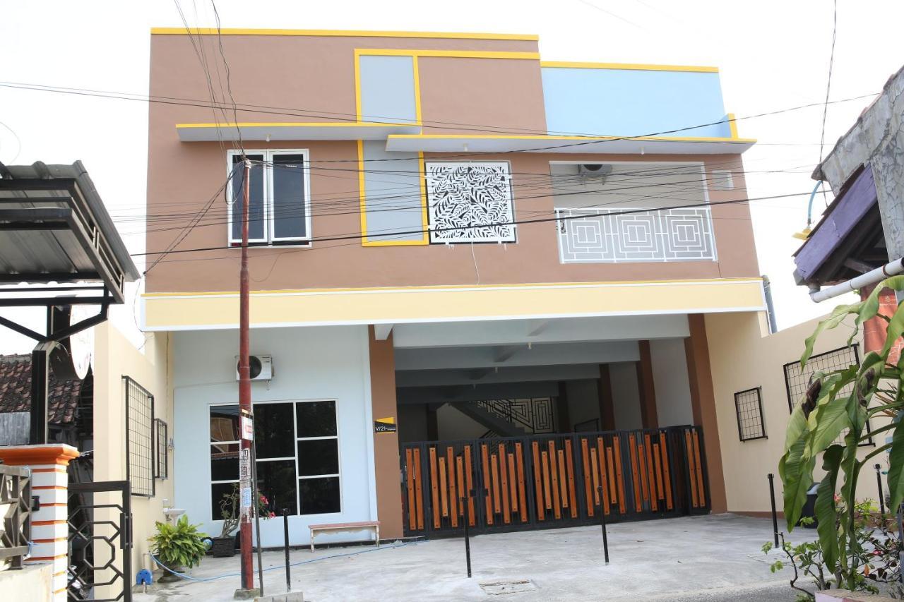 Reddoorz Syariah Near Suncity Mall ماديون المظهر الخارجي الصورة
