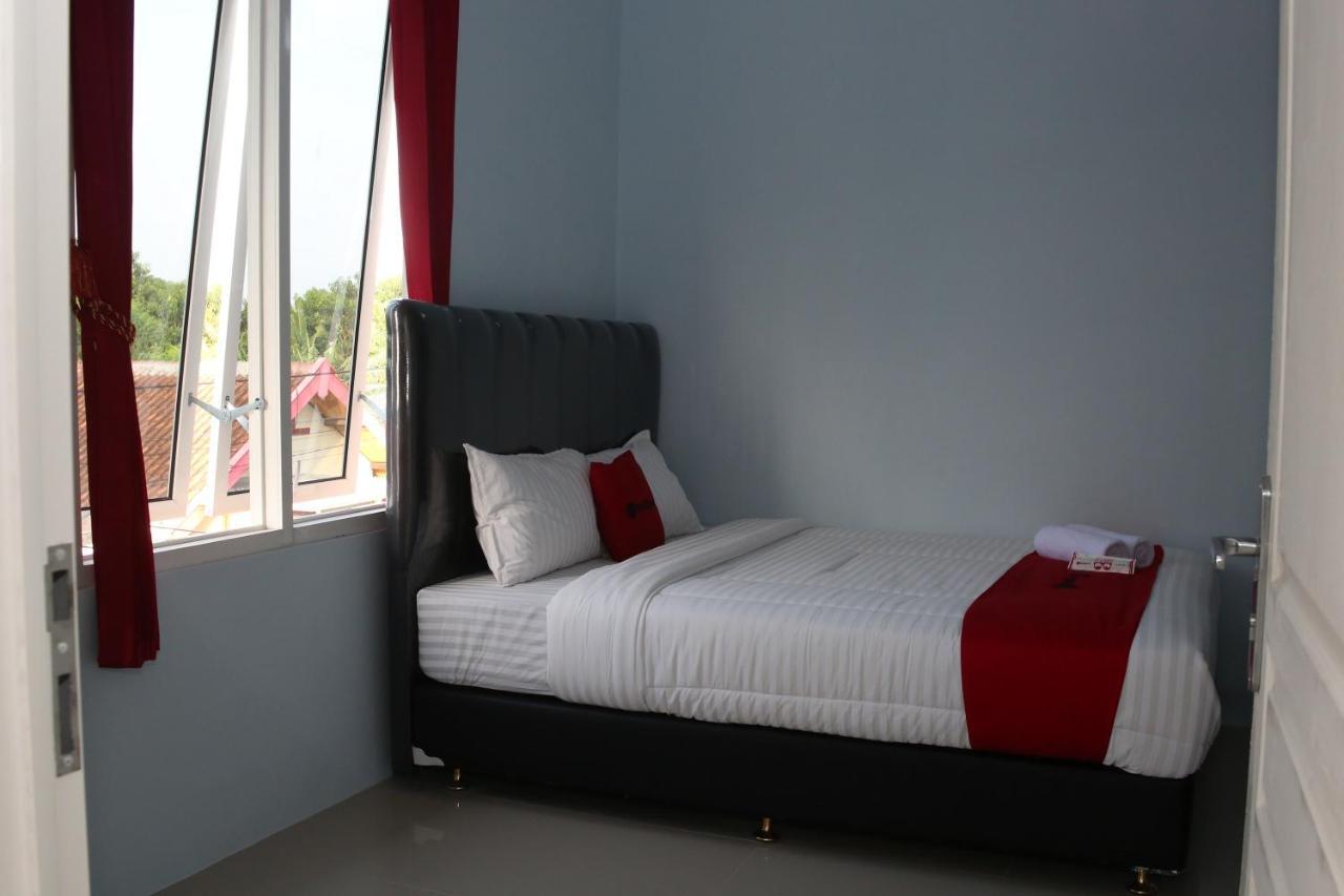 Reddoorz Syariah Near Suncity Mall ماديون المظهر الخارجي الصورة