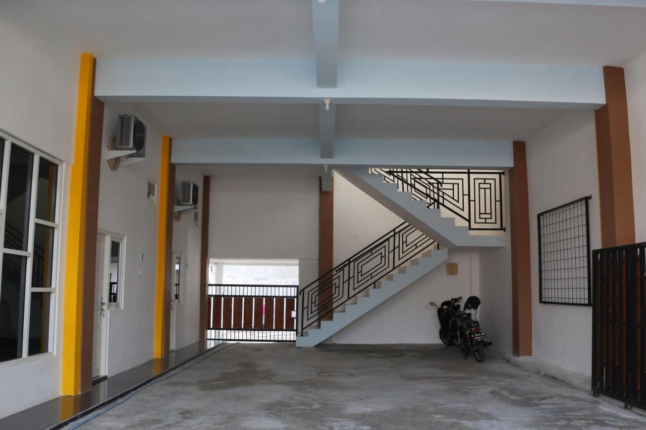 Reddoorz Syariah Near Suncity Mall ماديون المظهر الخارجي الصورة