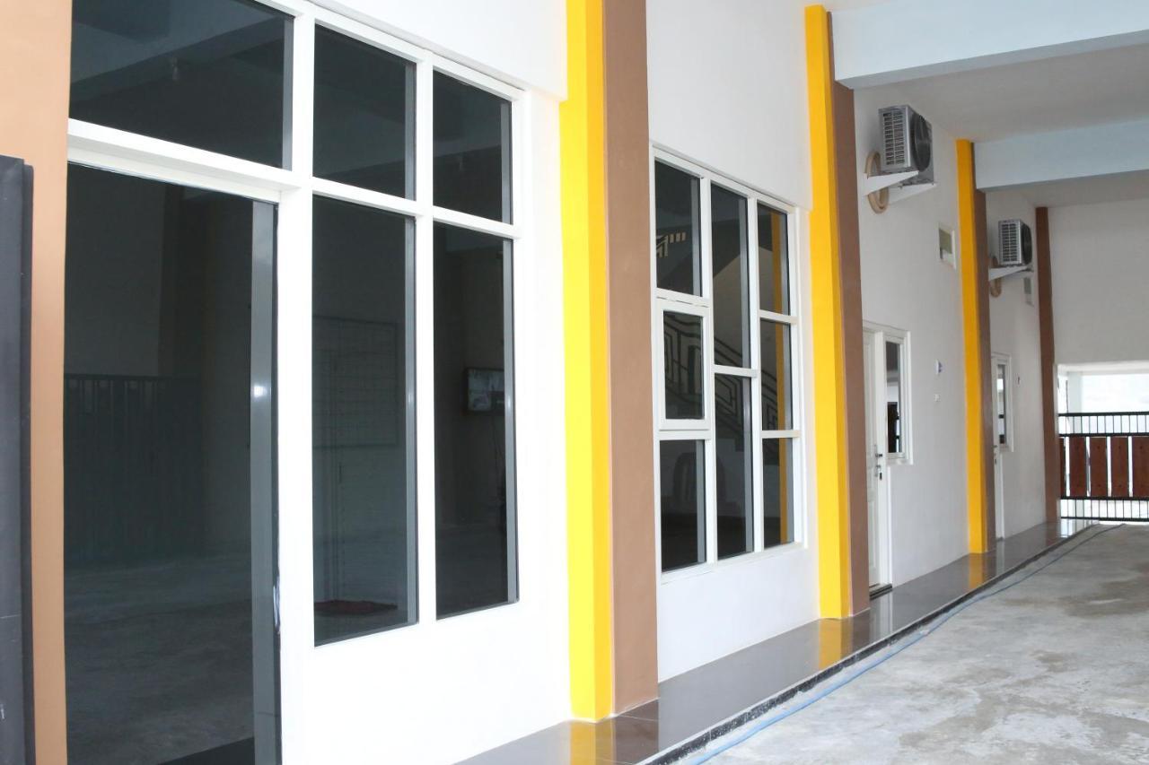 Reddoorz Syariah Near Suncity Mall ماديون المظهر الخارجي الصورة
