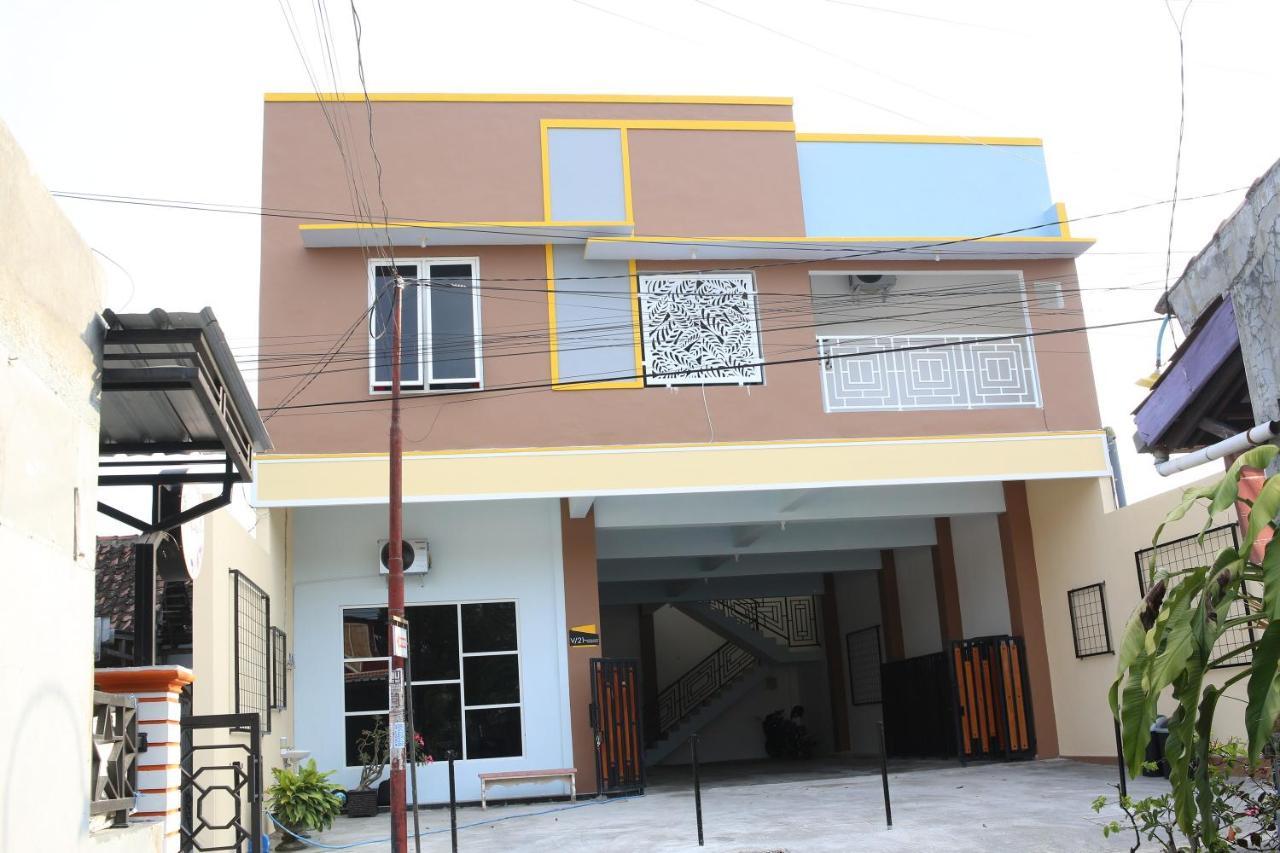 Reddoorz Syariah Near Suncity Mall ماديون المظهر الخارجي الصورة