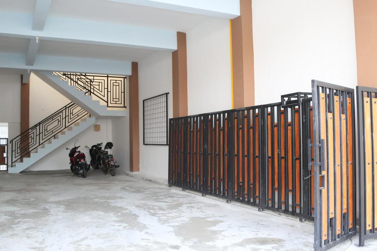 Reddoorz Syariah Near Suncity Mall ماديون المظهر الخارجي الصورة