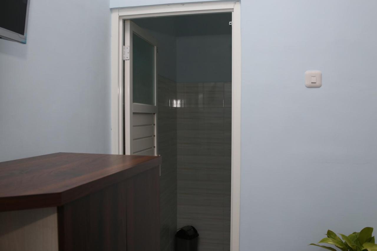 Reddoorz Syariah Near Suncity Mall ماديون المظهر الخارجي الصورة
