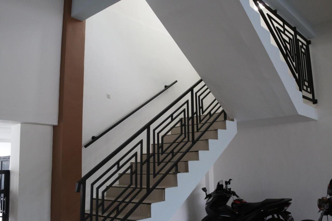 Reddoorz Syariah Near Suncity Mall ماديون المظهر الخارجي الصورة