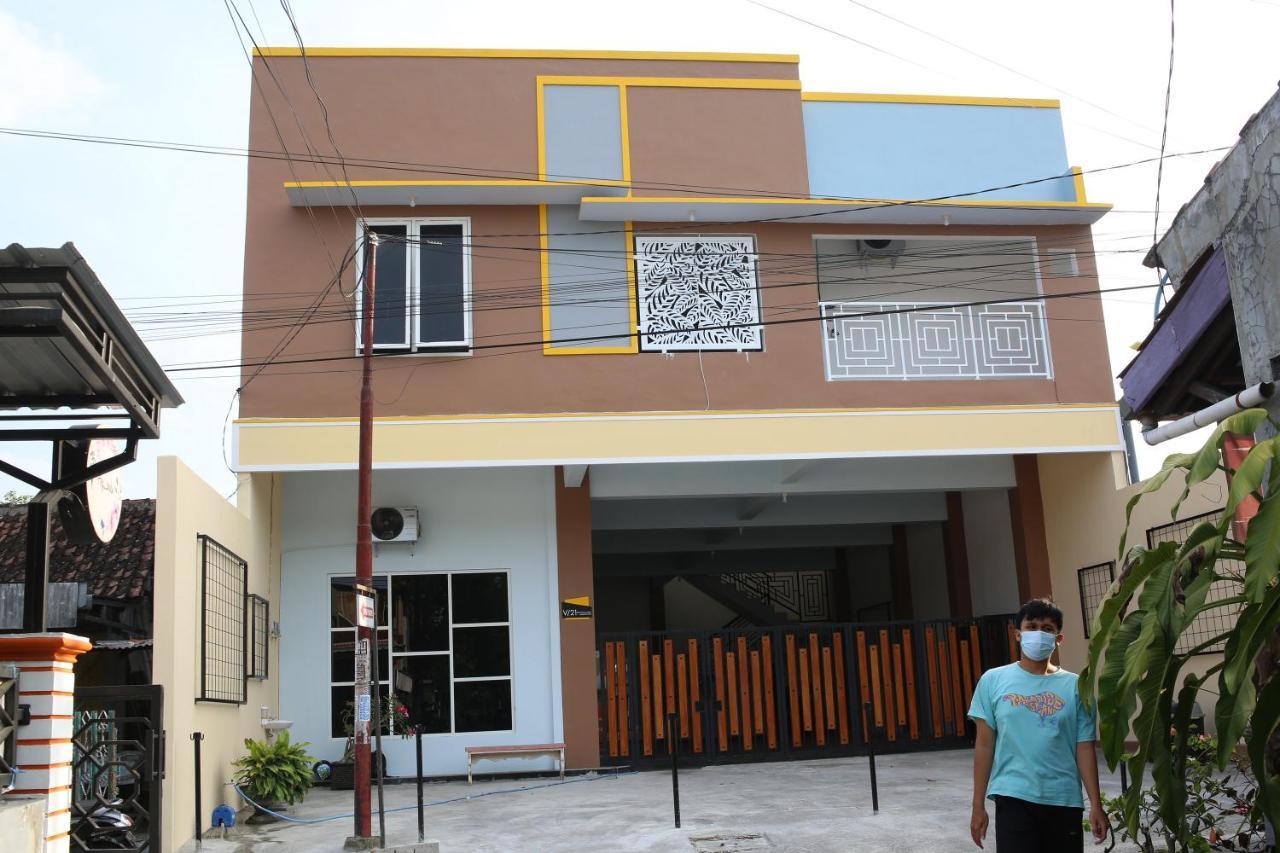 Reddoorz Syariah Near Suncity Mall ماديون المظهر الخارجي الصورة