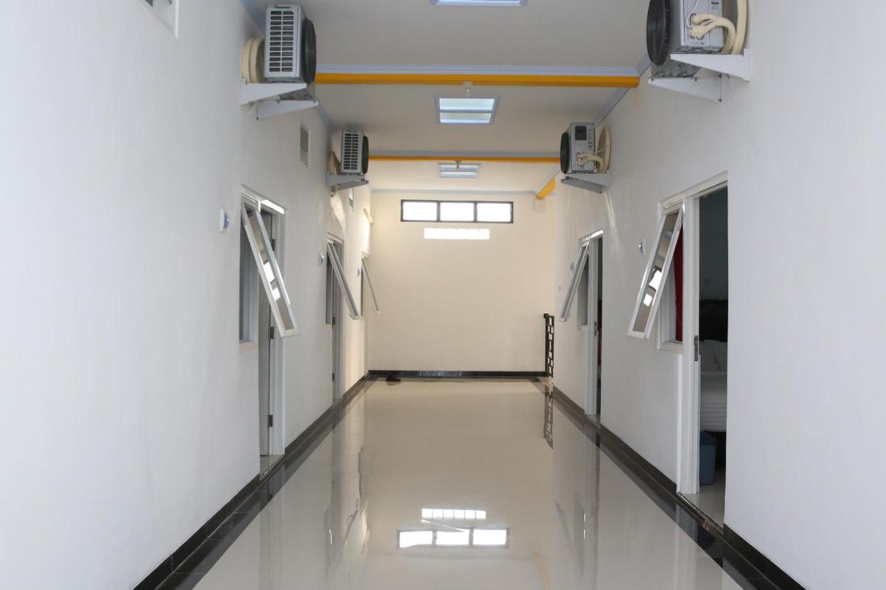 Reddoorz Syariah Near Suncity Mall ماديون المظهر الخارجي الصورة