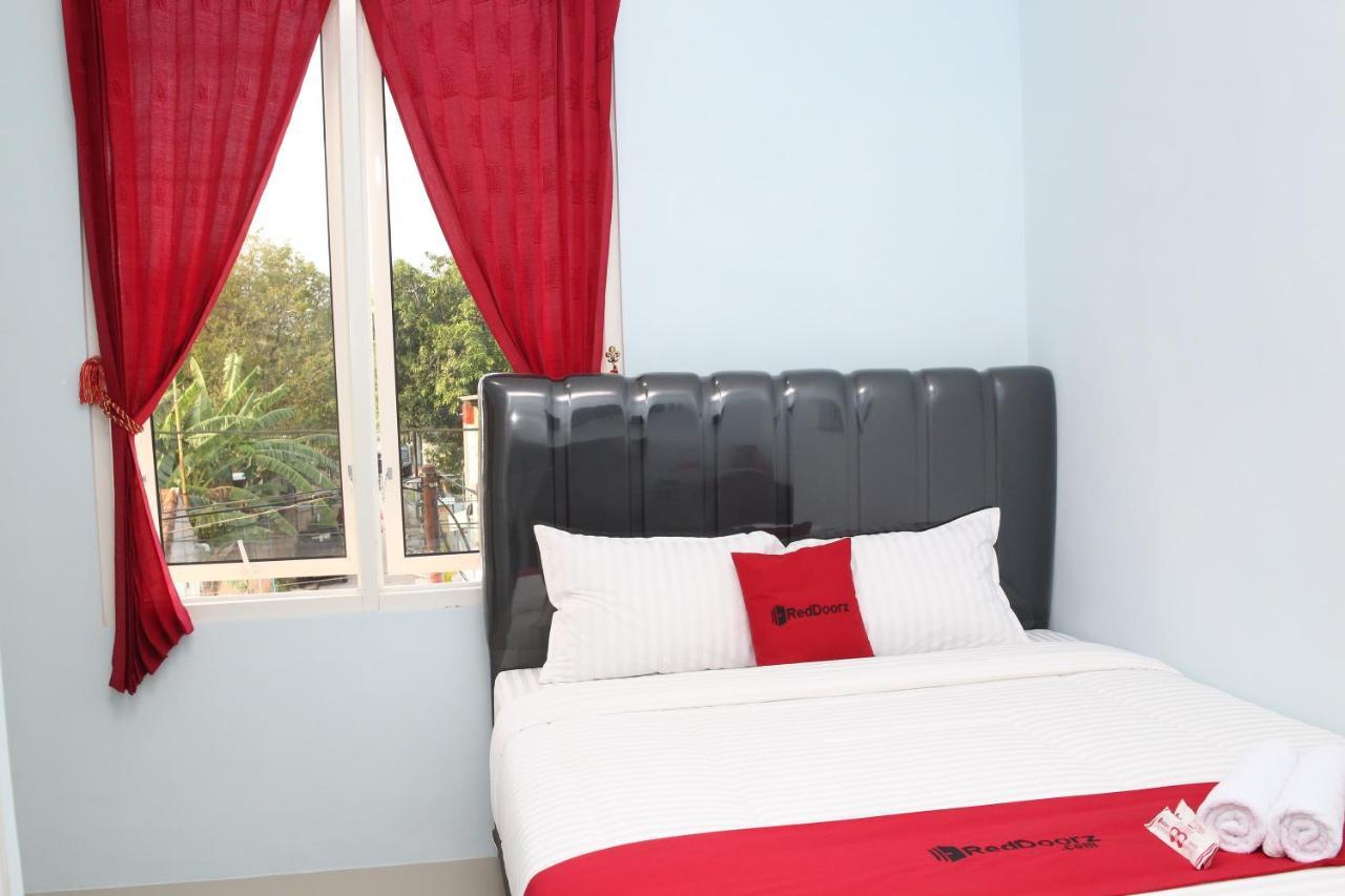 Reddoorz Syariah Near Suncity Mall ماديون المظهر الخارجي الصورة
