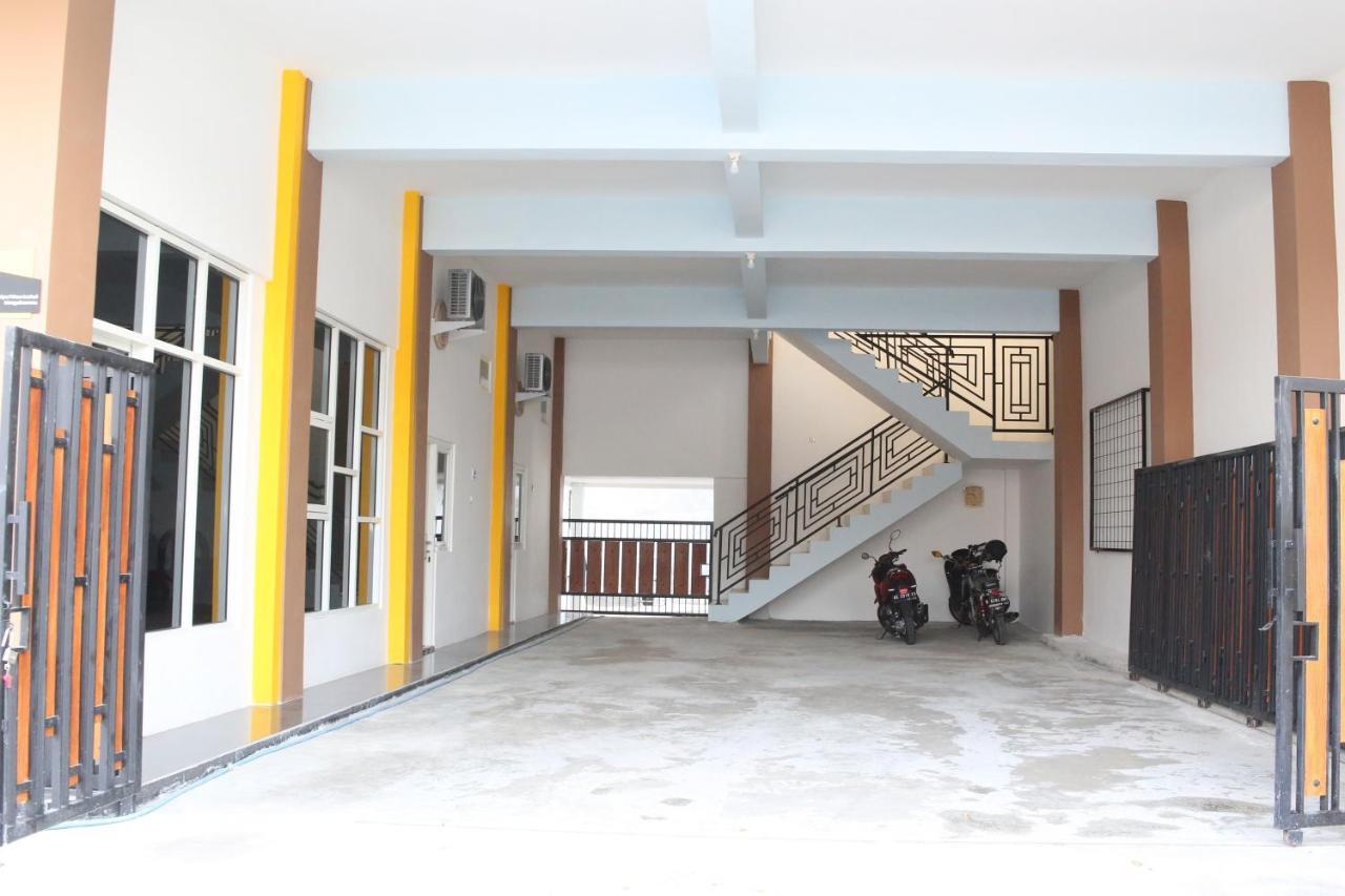 Reddoorz Syariah Near Suncity Mall ماديون المظهر الخارجي الصورة
